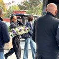 Sahrana Slađane Tesle Vlasnik modne agencije stigao prvi u crnom od glave do pete, nosi veliku suzu: Tuga na Novom groblju…