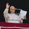 Papa Lav se pojavio prvi put nakon operacije, pozdravio okupljene u Vatikanu