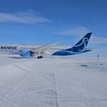 Najveći putnički avion na Južnom polu: Boing 787 sleteo na ledenu pistu na Antarktiku