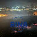 Vatra guta brdo iznad Čačka, veliki požar u Šebecima: Meštani uplašeni za svoju bezbednost, gašenje vatre otežava jak…
