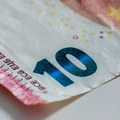 Državljanin Srbije u Crnoj Gori preticao preko pune linije, pa saobraćajcu ponudio 10 evra mita