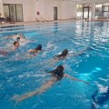 Запливали ђаци у новом затвореном базену: Одржан први час физичког васпитања у води ФОТО