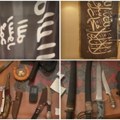 Pun stan sečiva, zastave "ID" vise na zidovima! Evo kako izgleda dom ekstremiste u Novom Pazaru! (video)
