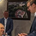 Vučić dobio poseban poklon od Zemana Bivši predsednik Češke mu napisao ovu posvetu (Foto)