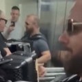 "Svirka u liftu": Muzičari napravili žurku u zgradi: Zasvirali harmoniku i sve snimili (video)