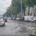 Automobili se voze kao čamci: Nevreme potopilo Karaburmu!