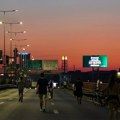 Blokirane 4 raskrsnice u Omladinskih brigada na Novom Beogradu i kružni tok u Novom Pazaru