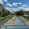 Suzbijanje larvi komaraca kod reka, kanala, bara i jezera u utorak u Leskovcu