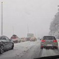 Sneg parališe region: Zastoji u saobraćaju u Sarajevu, automobili zaglavljeni kod Splita