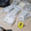 Dačić saopštio da je policija zaplenila 12 kilograma kokaina i tri putnička vozila: Uhapšena dvojica muškaraca
