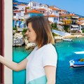 Srbi uvek prave istu grešku na moru: Kako izbeći zamke pri plaćanju karticom u inostranstvu, ovo nikad ne radite