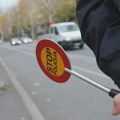 Pokušao da pobegne električnim trotinetom, pa nasrnuo na policajca: Uhapšen mladić u Mladenovcu