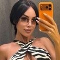 Divlja mačka! Aleksandra Subotić se skinula u zebrasti bikini: Dekolte puca, a zbog donjeg dela kupaćeg muškarcima neće biti…