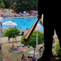 Tinejdžeri prebili obezbeđenje na Košutnjaku: Radnici im nisu dali da se kupaju u bazenu tokom noći, grupa momaka ih napala…