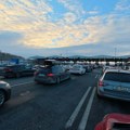 Najduže kolone automobila na granici sa Hrvatskom, čeka se i na drugim prelazima