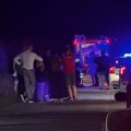 Drama kod Požege: Automobil u plamenu nakon prevrtanja, policija i vatrogasci na terenu