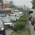 (Video) Potpuni kolaps! Izbegavajte ovaj deo grada. Velike gužve nastale zbog udesa na Temerinskoj i Kisačkoj, kolone se…