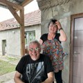 Bio bez dinara, struje i vode, a onda se pojavila ona! Muzičaru kupila auto i primila ga u kuću od 200 kvadrata