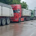 Srpske kamiondžije sa Jarinja odlučile da blokiraju put, blokiran i magistralni pravac ka Merdaru