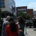 Ovako je Svečlja bacao kamenice na policiju: Pojavio se snimak divljanja Kurtijevog ministra (video)