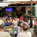 VIDEO Velika podrška za „orlove“: Finale Srbije se gleda i po kafićima i restoranima