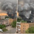 Veliki požar u Moskvi Vatra zahvatila 4.000 kvadrata skladišta, krov se urušio, aktivirani helikopteri i pokrenuta istraga…