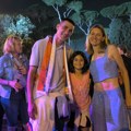 Dragutin, Biljana i mala Sofija slave uspeh: Ovako je porodica Topić ispratila uručenje medalje Angelini