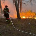 Hrvatska gori, cela zemlja u plamenu! Odzvanjale jake detonacije, očajni ljudi polivaju kuće vodom! (video)