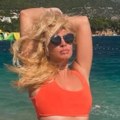 Naša pevačica radi jednu stvar kad ode na groblje: Evo zašto ovo mesto redovno posećuje: "Ne volim tamo da plačem"