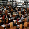 SNS čisti prostor na čelnim mestima ustanova za svoje kadrove
