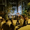 U toku skup ispred Filozofskog: Studenti i građani mirno protestuju, policija i dalje ispred ulaznih vrata