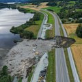 Klizište napravilo haos! Deo auto-puta zbrisan, ogromna rupa progutala vozilo, ima mrtvih
