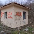 Grafiti tzv. OVK osvanuli na Dudinom Kršu kod Kosovske Mitrovice