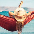 Najskrovitija grčka ostrva za mentalni detoks: More bez gužve, sobe od 35 € i mir koji nestaje sa Mediterana
