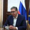 Vučić pozvao aktiviste SNS da se povuku sa Slavije, tvrdi da su ih studenti napali