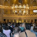 Naša voditeljka u dugom redu ispred Hrama: Vernici satima čekaju da se poklone Pojasu Presvete Bogorodice