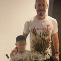 Nikola Rokvić sa sinom na vratima doma, prljav od glave do pete: Razlog je sve oduševio "Ovo se retko viđa..."