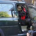 Našoj pevačici hodža nije dao da sahrani oca: Ne zna ni gde počiva, a majka joj ostala u kamp-prikolici