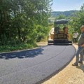 Nastavljeno asfaltiranje u MZ Kačer (foto)