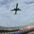Avioni jedva preleteli iznad stadiona: Umalo izazvali katastrofu VIDEO