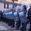 (Foto) Protesti u više gradova u Italiji: Tenzije u Rimu, policija potiskivala demonstrante u Torinu
