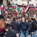 (Foto) "Italija van rata": Protestna šetnja u Rimu uz palestinske, kubanske, libanske i italijanske zastave