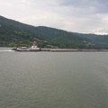 Izlila se nafta iz broda u Dunav kod Čelareva: Strogo zabranjeno kupanje, hitna sanacija