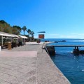 Gosta u Splitu izbacili iz kafića sa trudnom ženom: Hteo da popije piće, radnica rekla: "Ne može!" - Hvala vlasnicima