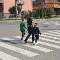 Pripadnici POLICIJE u poseti školama: Veća bezbednost kroz pojačanu kontrolu saobraćaja i radionice za učenike