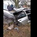 Jezive scene na mestu stravične nesreće u Bogatiću: Ćerka bez dozvole vozila oca sa svadbe, pa se zakucali u drvo, bmw…