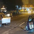 Stravična nesreća u stanovu: Direktan sudar dva automobila, jedno vozilo uništeno (foto)