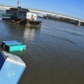 Udruženje lađara: Potonula barža kod Bačke Palanke ne predstavlja opasnost za plovidbu, vađenje iz vode na proleće