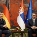 "Moji ministri, lenji su da meni aplaudiraju": Vučić uručio orden predsedniku bavarske vlade, ovako se našalio pred Zederom…