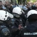 Da li odlazak na kućne adrese funkcionera SNS protivzakonito?